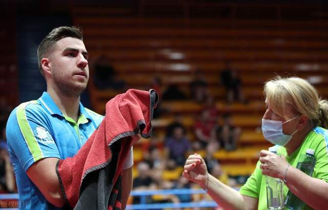 对其表达出 对其表达出