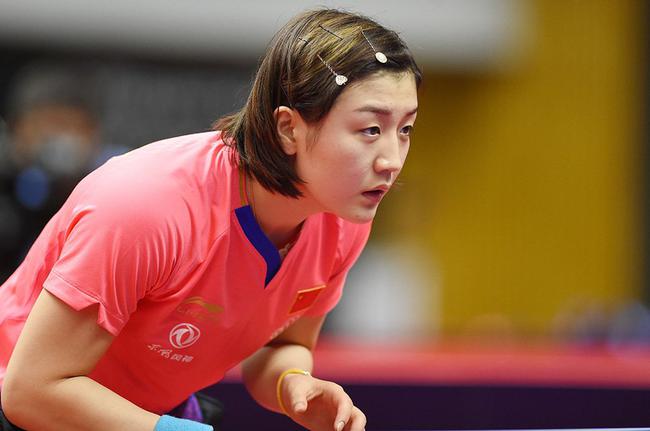 的中场出球 的中场出球