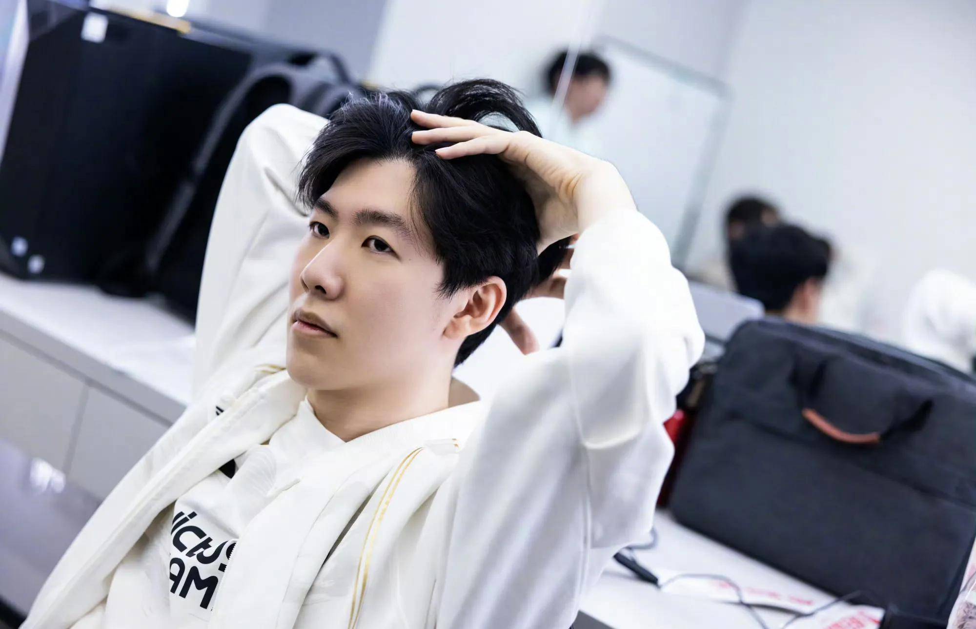 和其他队友 和其他队友